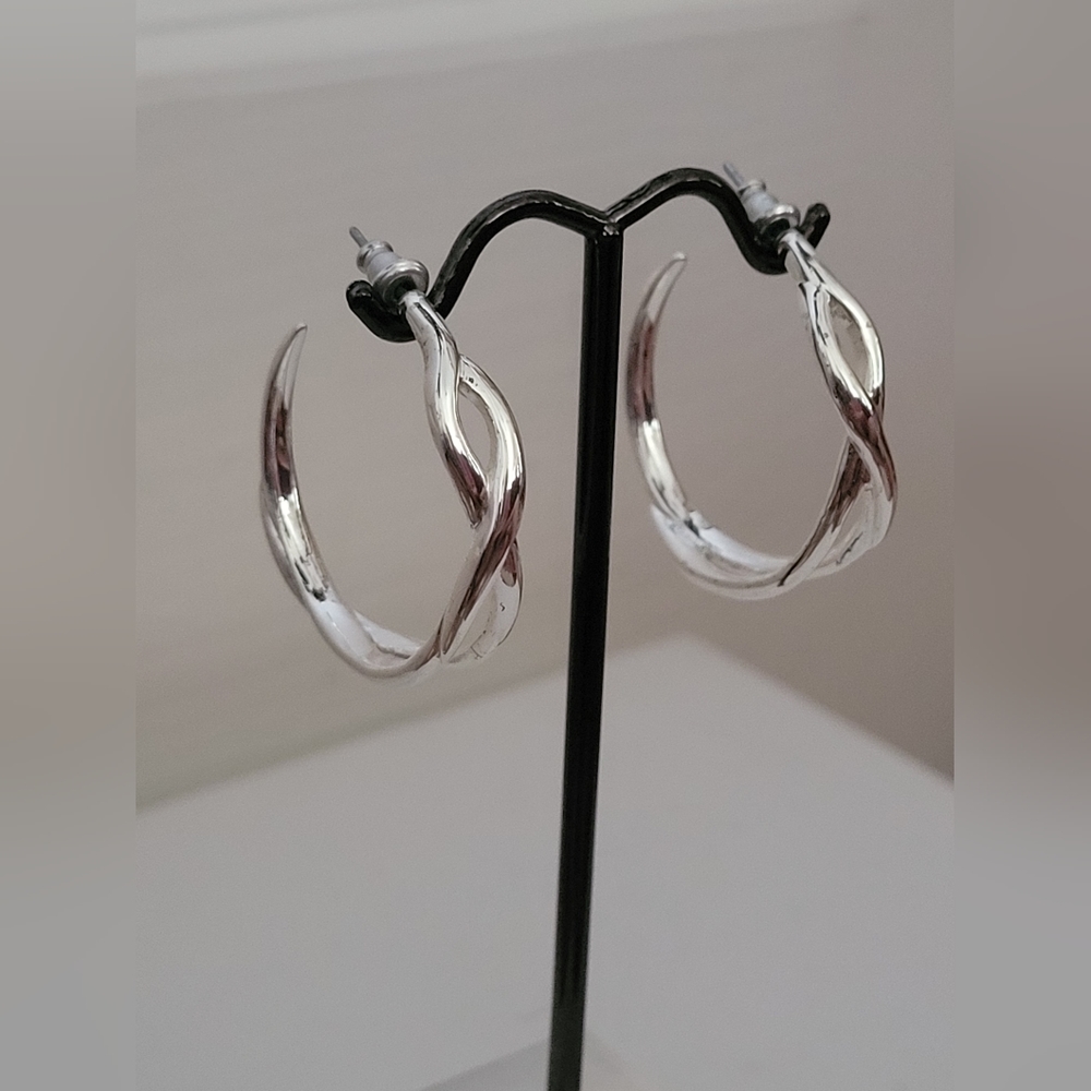Stella & Dot Odette Hoop Earrings - Picture 6 of 8